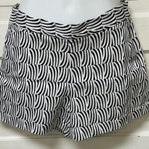 Cece Women’s size 2 Black/white shorts
